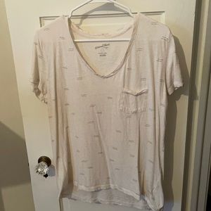 White Target pocketed t-shirt with detail